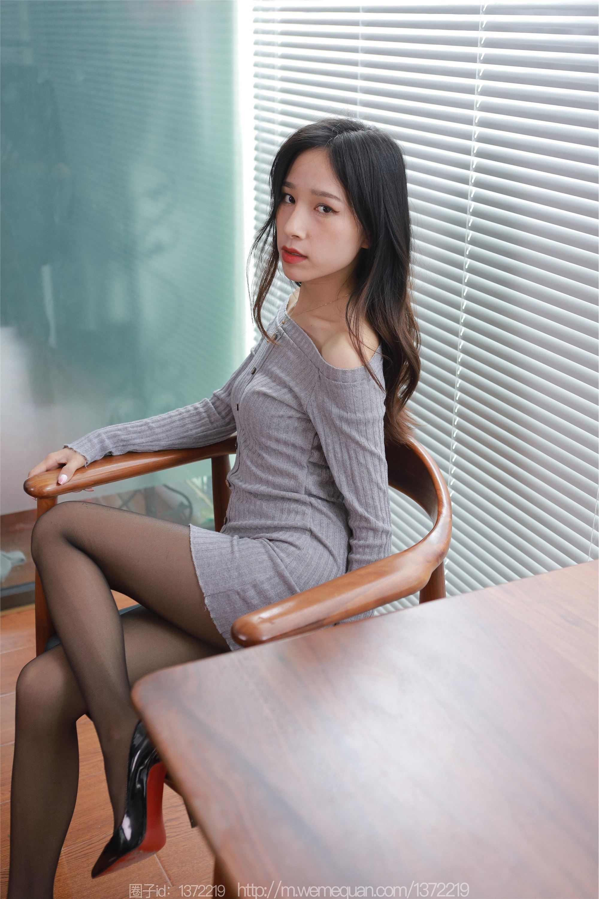 IESS异思趣向  2023.05.03 丝享家 1440 美子《灰色超短裙》